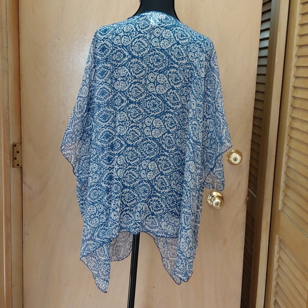 Band of Gypsies Blue Printed Open-Front Kimono Shrug - Picture 2 of 4